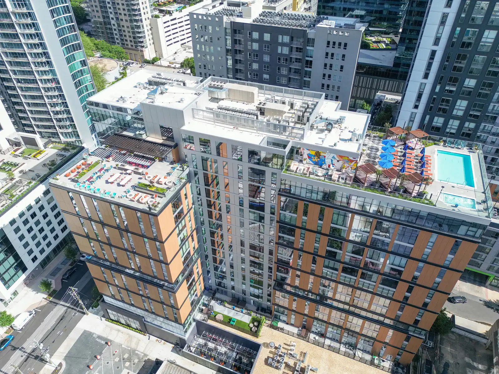 aerial photo of Hub Apartments Midtown with rooftop swimming pool in Atlanta, GA